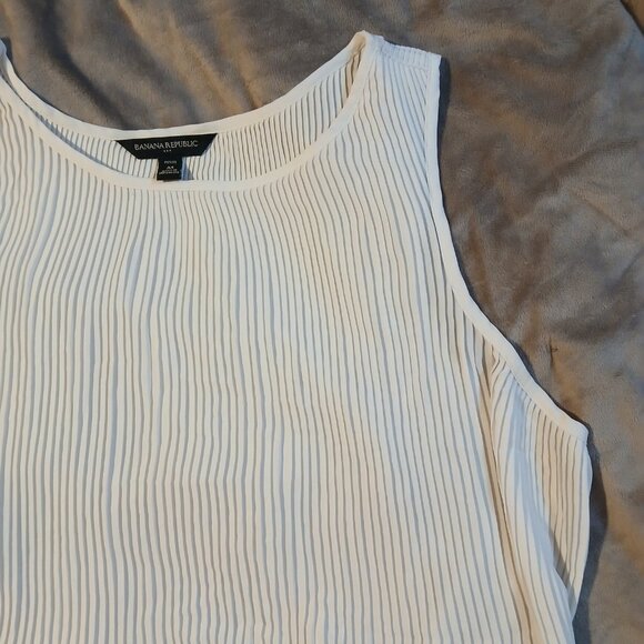 Banana Republic Factory Women's Pleated Sleeveless Blouse Ivory SZ PM - Picture 3 of 8